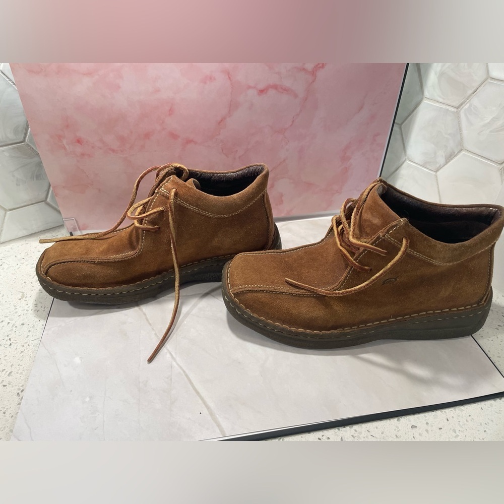 Born Woman’s Tan Suede Lace Up Boots Size 7 Leather Contrast Stitching Bootie - Picture 6 of 16
